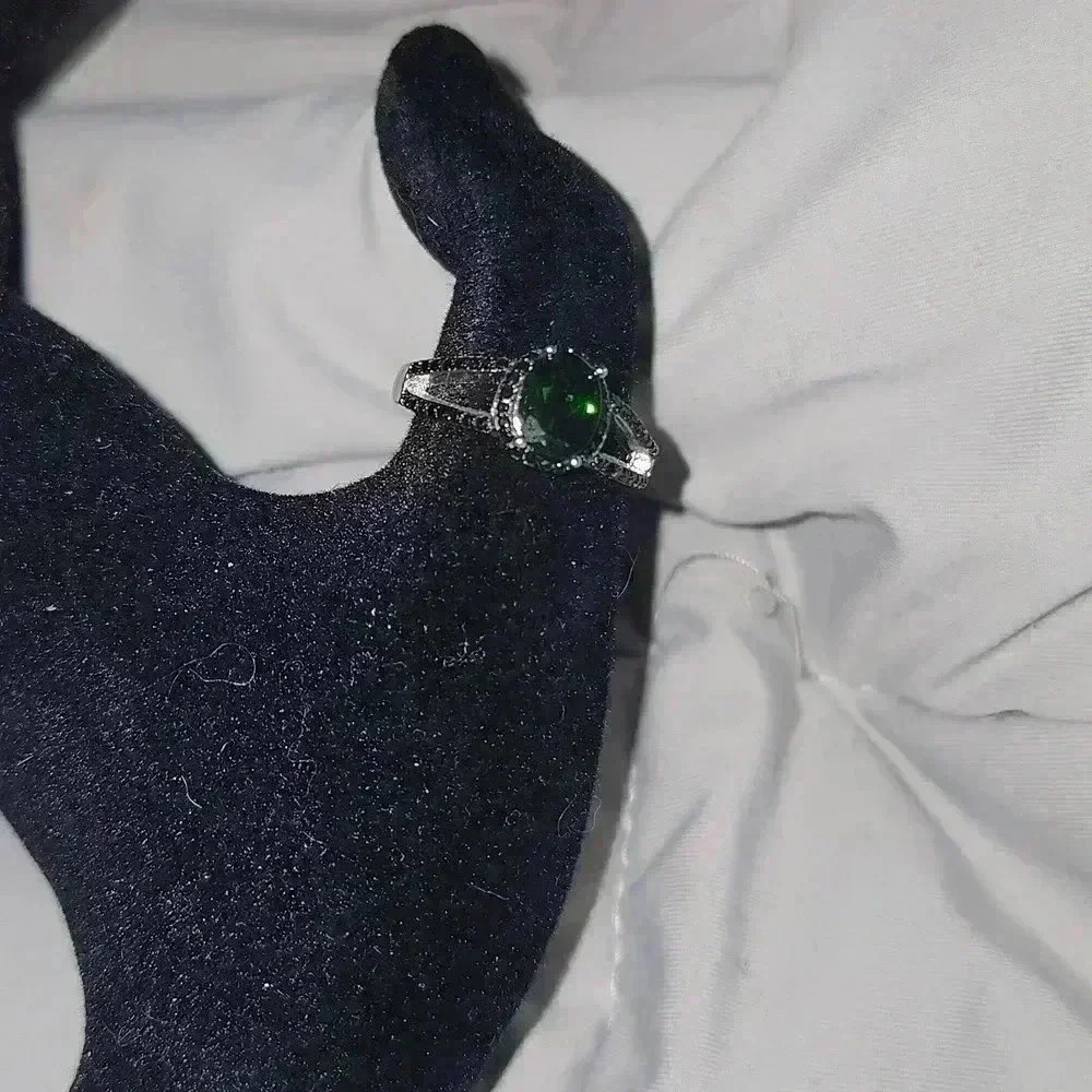 925 Sterling silver EMERALD RINGsize7
